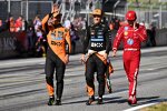 Lando Norris (McLaren), Charles Leclerc (Ferrari) und Oscar Piastri (McLaren) 