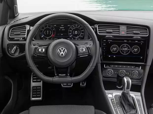 Cockpit des VW Golf VII Titel-Bild zur News: Cockpit des VW Golf VII