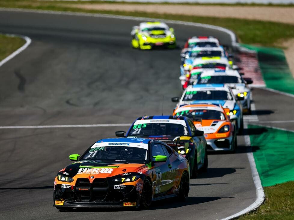 Im BMW gibt ADAC Stiftung Sport-Förderpilot Thomas Rackl sein Heimspiel