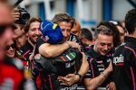 Marco Bezzecchi und Massimo Rivola (Aprilia) 
