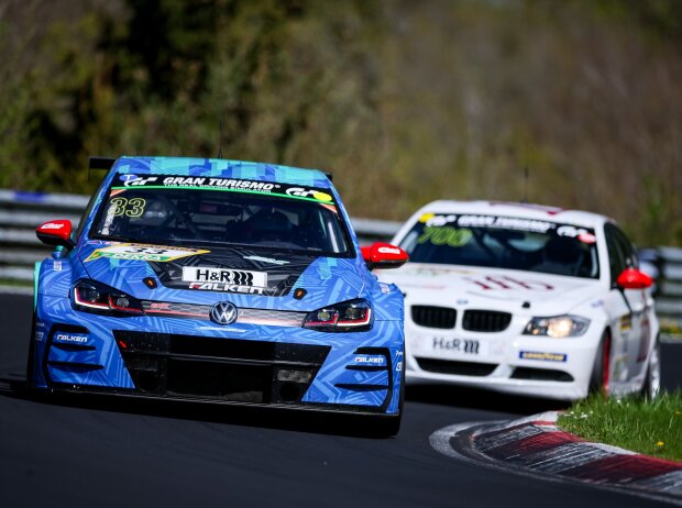 Rennfahrzeuge der NLS auf der Nürburgring-Nordschleife