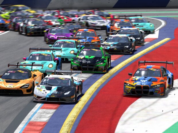 Vier Fahrer im Titelkampf der DTM eSports Championship