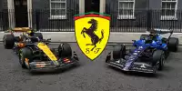 Formel-1-Autos vor der Downing Street 10 in London