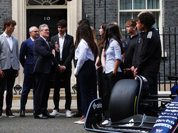 Premierminister Starmer im Gespräch mit Formel-1-Vertretern
