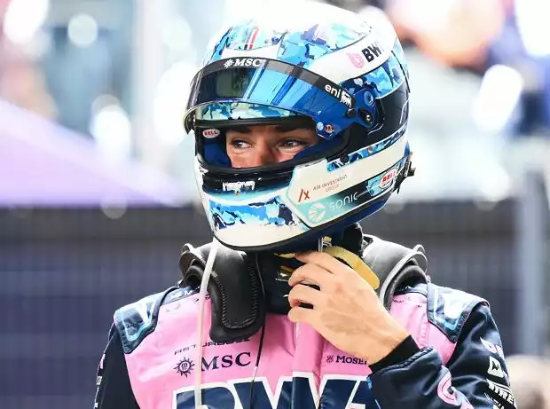 Pierre Gasly nach dem Rennen in Silverstone 2025 im Parc ferme Titel-Bild zur News: Pierre Gasly nach dem Rennen in Silverstone 2025 im Parc ferme
