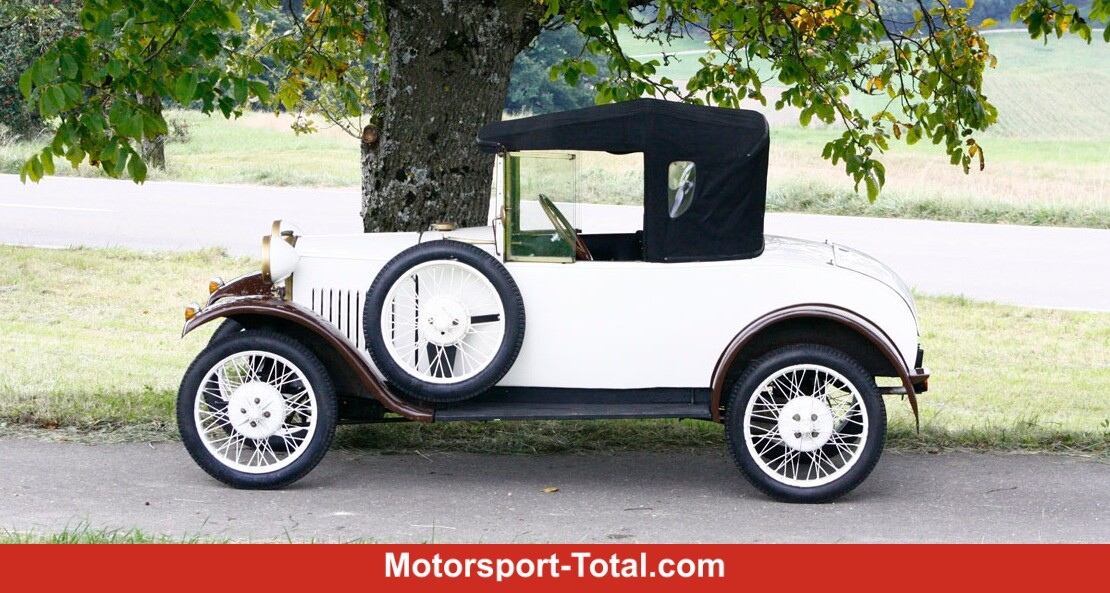 Photo-CPA Auto Peugeot 172 (1922), Knabe am Steuer eines kompakten KFZ  avec Korb hinten dran, die Mutter daneben, 12955464