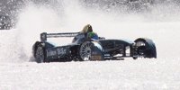 Formel-E-Bolide fährt in der Arktis