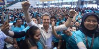 Nico Rosberg feiert in Kuala Lumpur