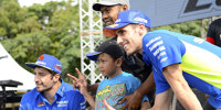 Iannone und Rins feiern mit indonesischen Fans