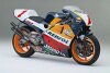 Bild zum Inhalt: Von NSR500 bis RC213V: Alle MotoGP-Bikes von Honda in der Repsol-Ära