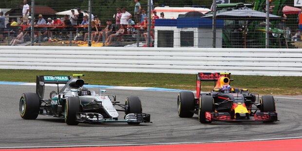 Der Formel-1-Juli 2016 ist "Hammer-Time"! Lewis Hamilton gewinnt vier Rennen hintereinander (sechs der letzten sieben) und geht statt mit 43 Punkten Rückstand (nach Sotschi/Barcelona) mit 19 Zählern Vorsprung in die Sommerpause. Sein Sieg bei Nico Rosbergs Heimspiel in Hockenheim ist psychologisch besonders wichtig.