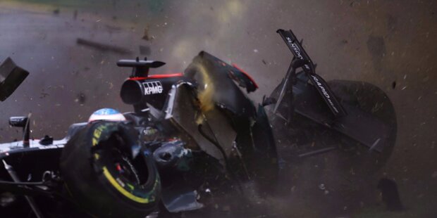 Horrorcrash in Melbourne: Alonso & Gutierrez