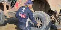 Dakar-Fahrer reparieren ihre Autos selbst!