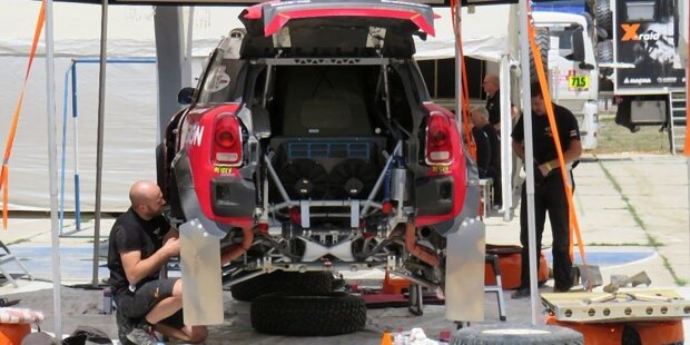 Die technische Wartung der Dakar-Fahrzeuge