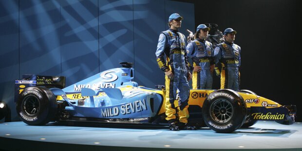 2002: Die werksseitige Rückkehr nach 19 Jahren der Formel-1-Abstinenz zelebrierte Renault standesgemäß in Paris - musste dafür jedoch die Sponsorenaufkleber der Tabakmarke Mild Seven von dem R202 entfernen. Sie bestimmte auch den hellblauen Lack.