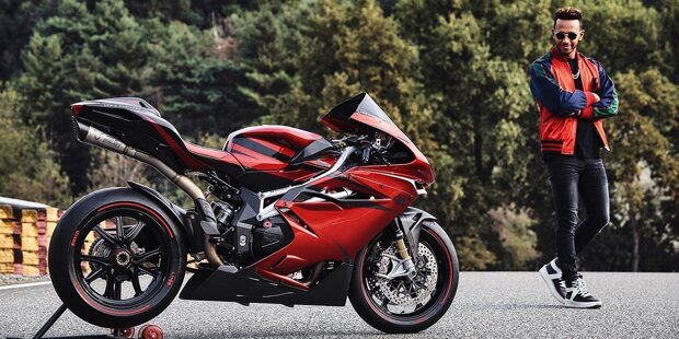 Lewis Hamilton und sein Motorrad von MV Agusta