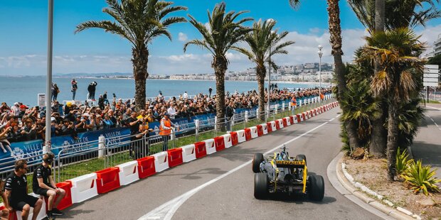 Daniel Ricciardo begeistert Fans bei Renault-Roadshow in Nizza