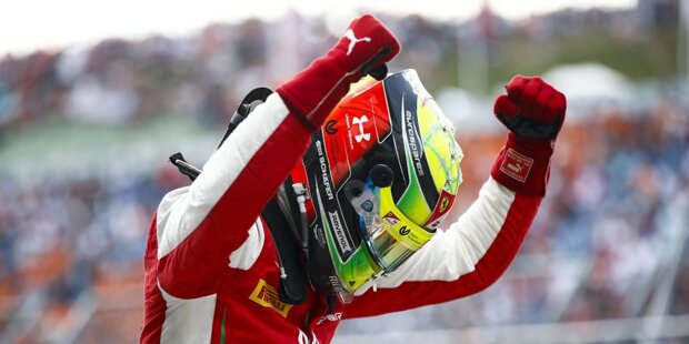 Mick Schumacher: Die schönsten Jubelfotos nach erstem Formel-2-Sieg