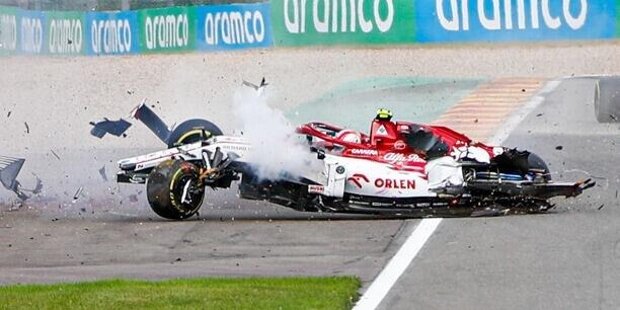 Der Unfall von Antonio Giovinazzi und George Russell in Spa