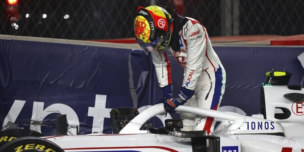 Kimi Räikkönen (5): Macht keinen Hehl daraus, dass er nicht mehr wirklich viel Lust auf die Formel 1 hat - und das hat man in Saudi-Arabien gemerkt. Der Alfa ging endlich mal gut, trotzdem war für ihn in Q2 Schluss. Im Rennen dann unter anderem unnötig mit Vettel kollidiert. Bleibt ihm ein würdigerer Abschied in Abu Dhabi zu wünschen.