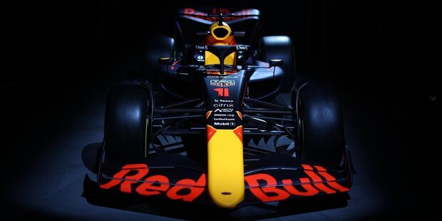 Der neue Red Bull RB18 für Max Verstappen und Sergio Perez in der Formel-1-Saison 2022: Red Bull hat das Fahrzeug offiziell vorgestellt, und wir zeigen hier die ersten Bilder!