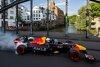 Formel 1 trifft Fußball: Im Red-Bull-Auto durch Leipzig