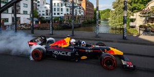 Fotos: Formel 1 trifft Fußball: Im Red-Bull-Auto durch Leipzig