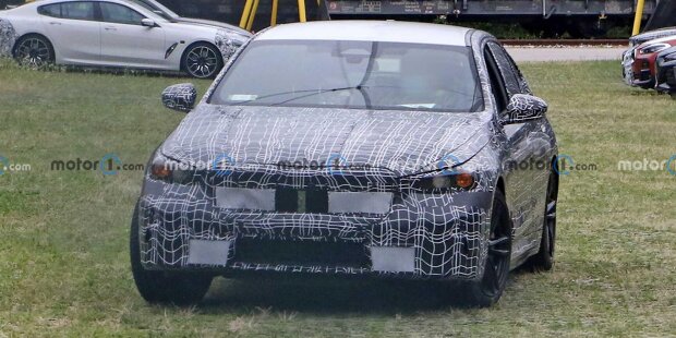 Neuer BMW 5er (2023) erstmals als Erlkönig erwischt