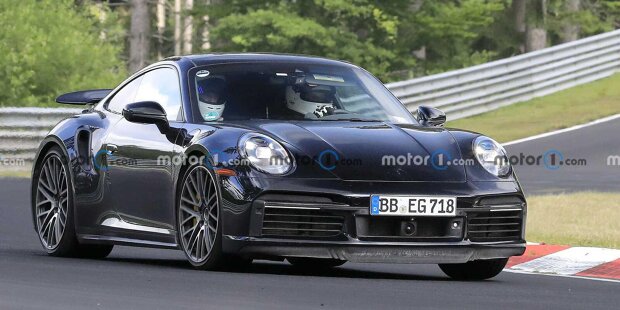 Porsche 911 Hybrid mit nur zwei Sitzen am Nürburgring erwischt