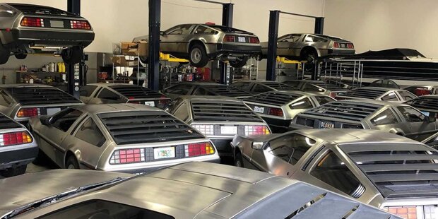 Wieso sich in dieser Garage 17 DeLorean DMC-12 stapeln?!