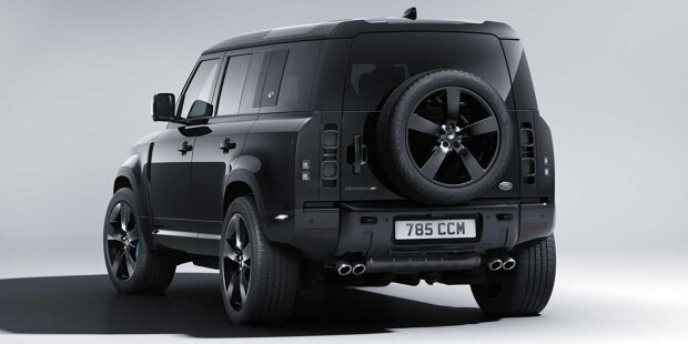 Der Land Rover Defender V8 Bond Edition sieht gut aus in Schwarz