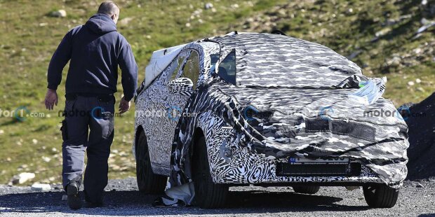 Skoda Slavia (2022) für Indien bei Tests in den Alpen erwischt