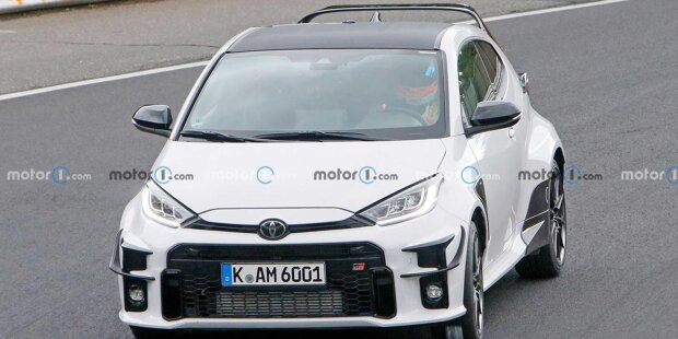 Toyota GR Yaris (2022): Erlkönig mit massivem Flügel erwischt