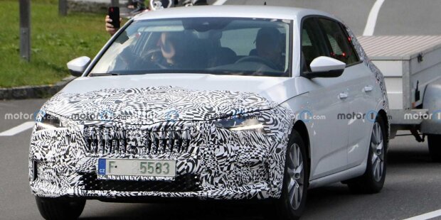 Skoda Scala (2022) als Erlkönig erwischt