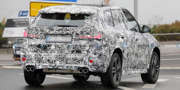 BMW X1 (2022) mit vier Endrohren erwischt