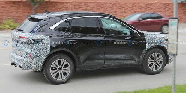 Ford Kuga Facelift (2022) auf neuen Erlkönigfotos