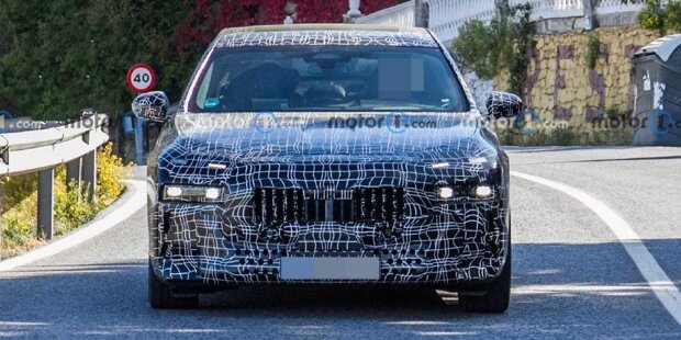 BMW 7er (2022) auf neuen Erlkönigbildern