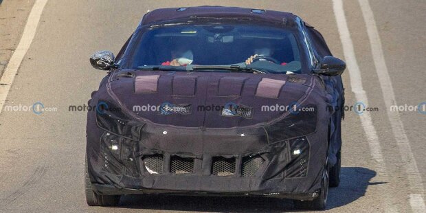 Ferrari Purosangue als Erlkönig mit Serienkarosserie erwischt