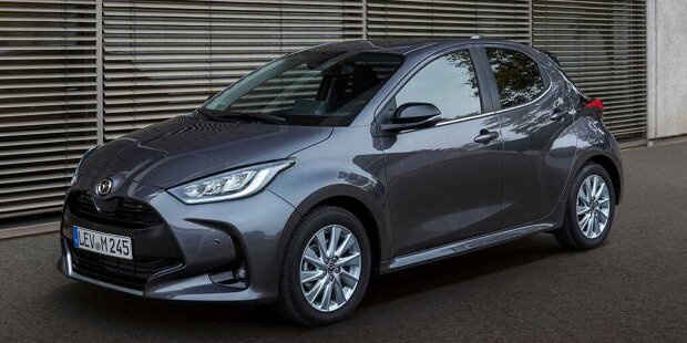 Neuer Mazda 2 (2022) ist ein umgelabelter Toyota Yaris Hybrid