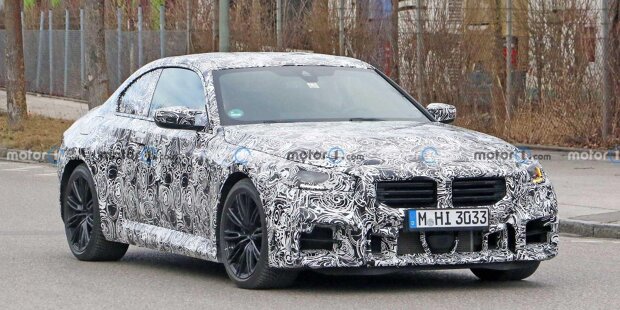 BMW M2 (2023) mit wildem Auspuff und großen Flügel erwischt