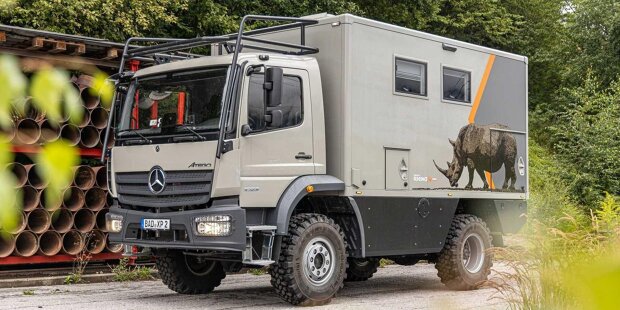 Dieser Mercedes Atego ist ein epischer Offroad-Camper