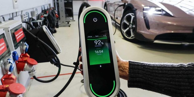 Porsche Taycan als Pufferspeicher fürs Stromnetz eingesetzt