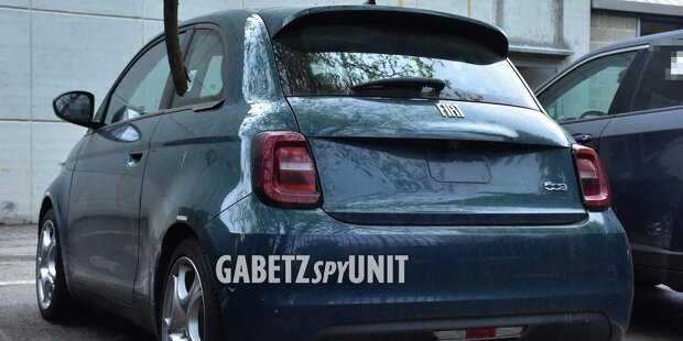 Abarth 500e (2022) als heißer Elektro-Erlkönig erwischt