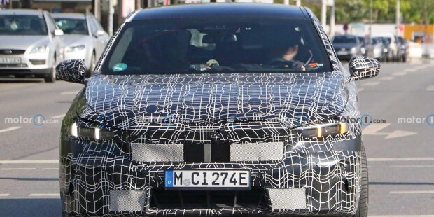 BMW i5 (2023): Neue Erlkönigfotos aus nächster Nähe