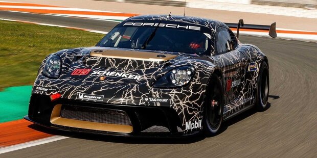 Porsche erprobt Antriebsstrang des Mission R  auf der Rennstrecke
