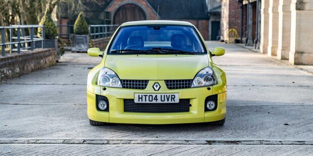 Renault Clio V6 Acid Yellow