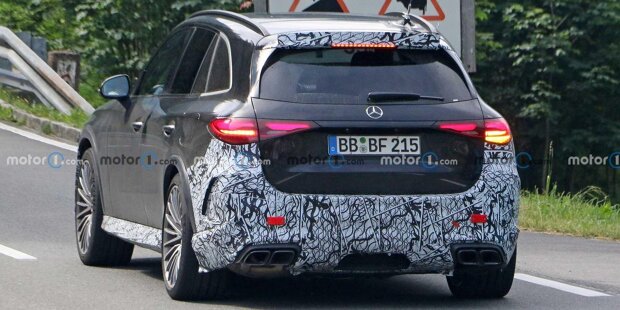 Mercedes-AMG GLC 63 (2023) mit extrem wenig Tarnung erwischt