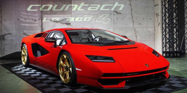 Neuer Lamborghini Countach landet in Rot und Bronze in Japan