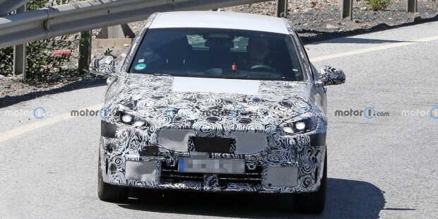 BMW 1er (2023) mit Facelift als Erlkönig