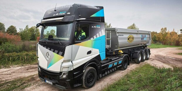 Mercedes stellt zwei Elektrolaster für die Baustelle vor